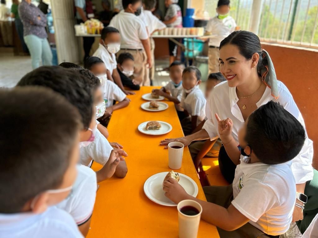 DIF Estatal Colima lleva desayunos especiales a escuelas beneficiadas con  el programa Alimentación Escolar – Manzanillo Noticias